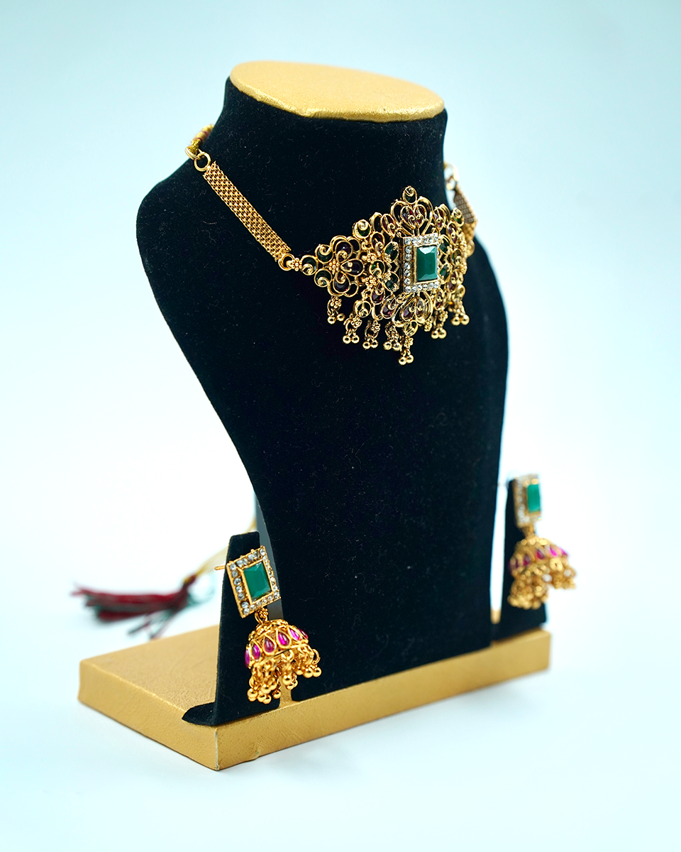 Green Stone and Gold Choker with Matching Earrings - Image 2