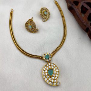 Teardrop Emerald Illusion Gold Necklace Set